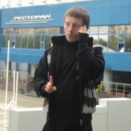 Молодой парень ищет готичную барышню в Москве, желающую подчиняться
